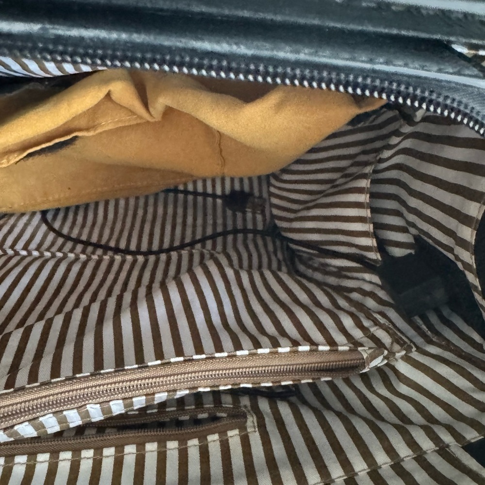 Elegant Black Tote Bag Set - Picture 8 of 9